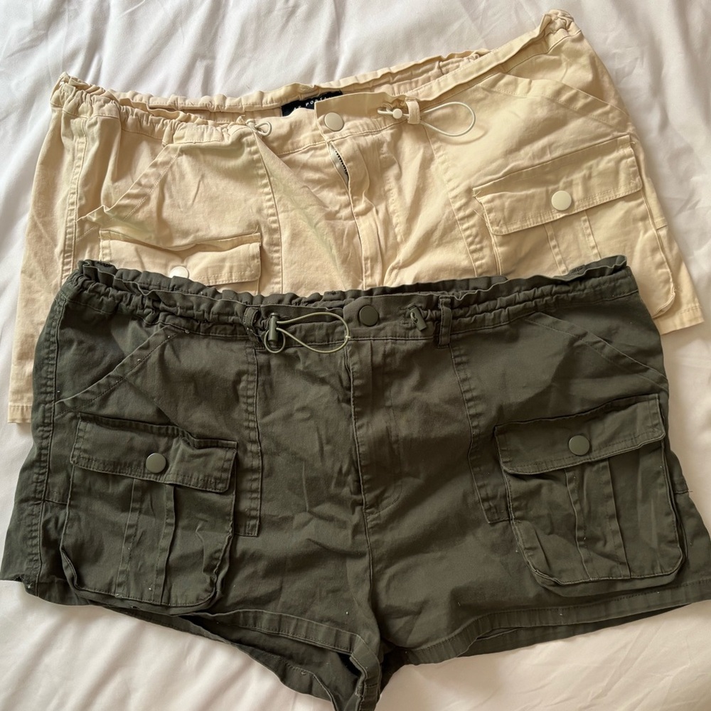 Aeropostale Cream and Green Cargo Shorts